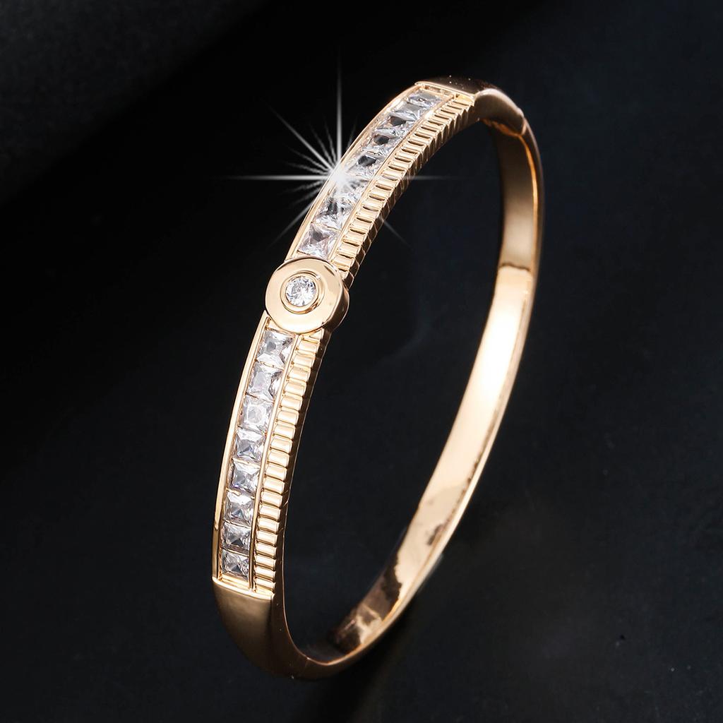 New Affordable Luxury Fashion Simple Design Advanced Retro Style Micro Inlaid Zircon Everyday Joker Leisure Ladies' Bracelet