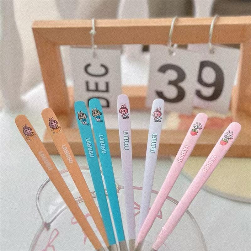 Набор портативной посуды Labubu из двух предметов, мультяшные вилка и ложка из нержавеющей стали, коробка для хранения, студенческий портативный набор столовой посуды