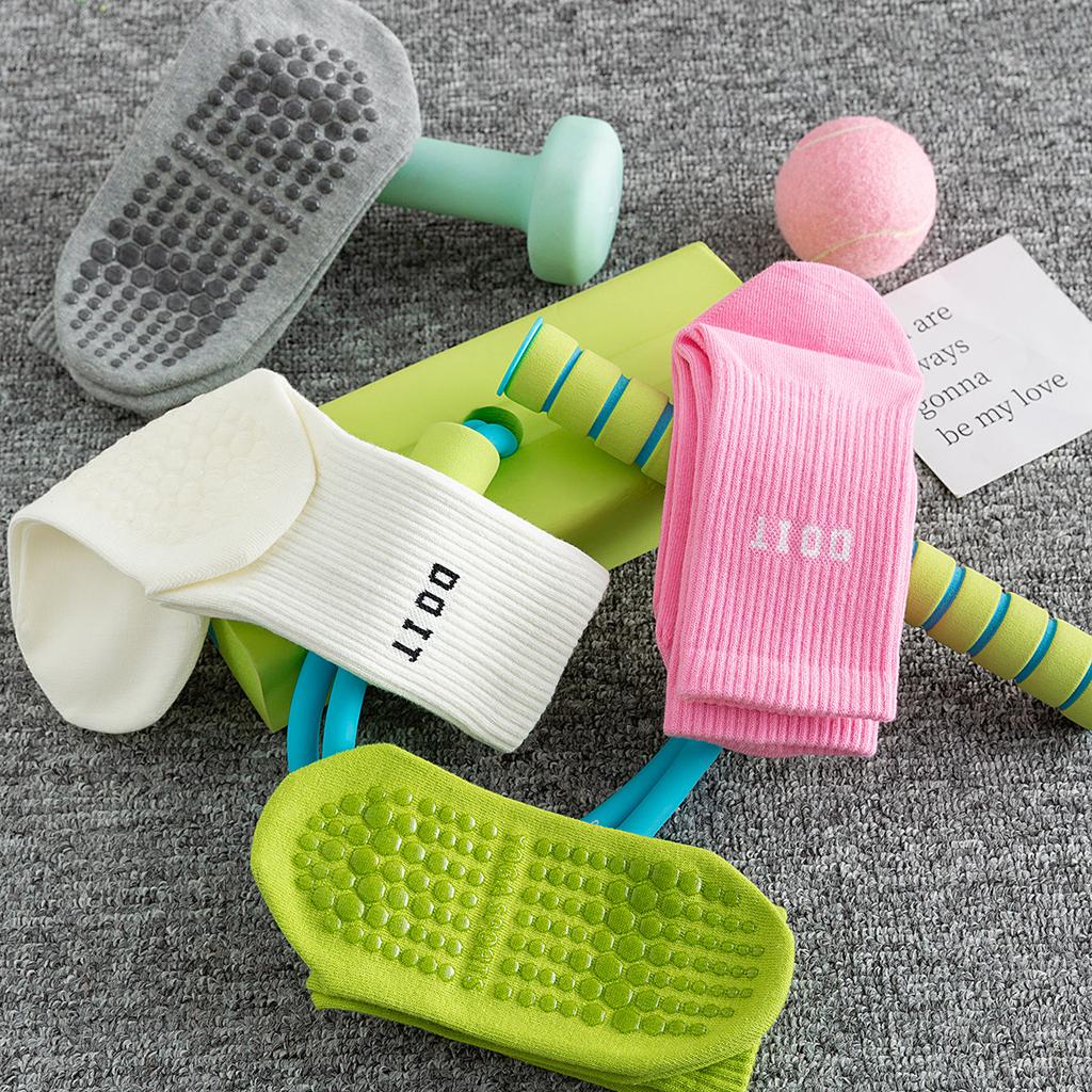 Женские фитнес-носки до щиколотки, модные носки средней длины для пилатеса и йоги, противоскользящие, влагоотводящие, дышащие, носки-следки для спортивных занятий