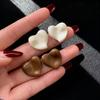 Французские Любовные Белые Молочные Серьги Простые Универсальные Пусеты Женские Нишевый Дизайн Высококлассный Стиль Серьги