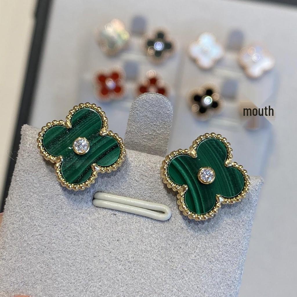 Серьги-гвоздики 'Клевер' из титановой стали 18 карат с нетускнеющим перламутром для женщин