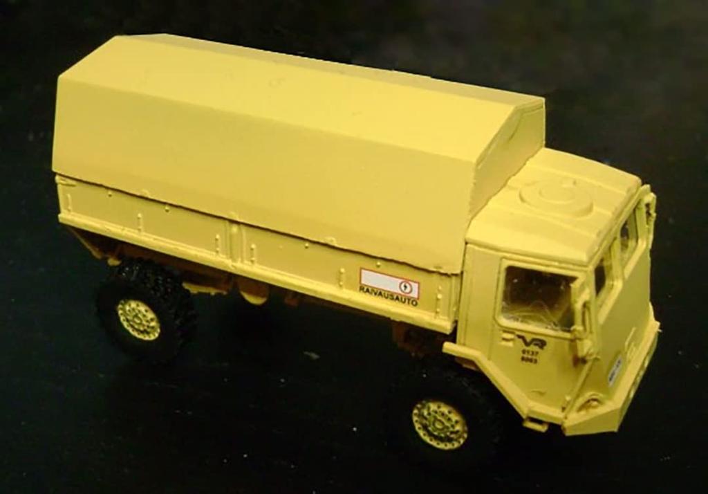PLATZ Финская армия Sisu 4x4 Легкий грузовик Пластиковая модель 1/72 A-45 FIP-7