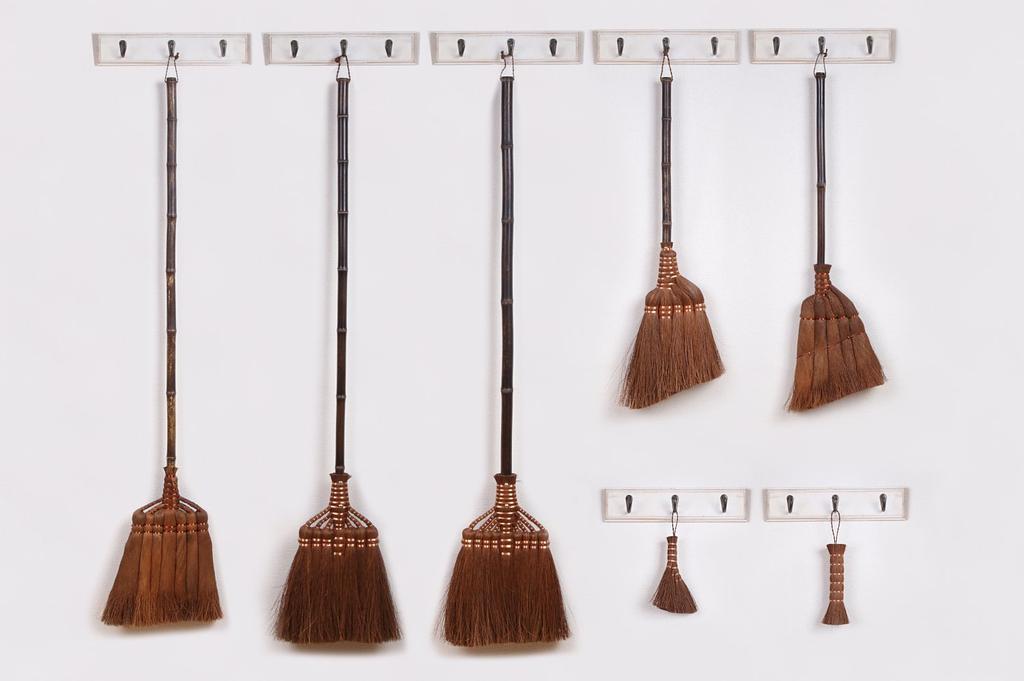 Пальмовая метла-стрела с символом пяти шаров,