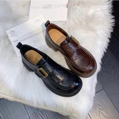 Поддерживайте осенние лоферы на липучке 2025 года на высокой платформе в британском стиле на толстом каблуке, маленькие кожаные туфли