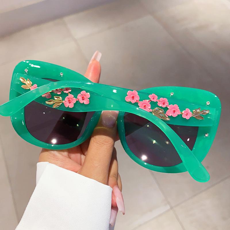 New Sunglasses Large Frame Women Cat Eye Glasses Retro Fashion Floral Sunglasses Trendy Sunscreen Sunglasses Vacation Glasses