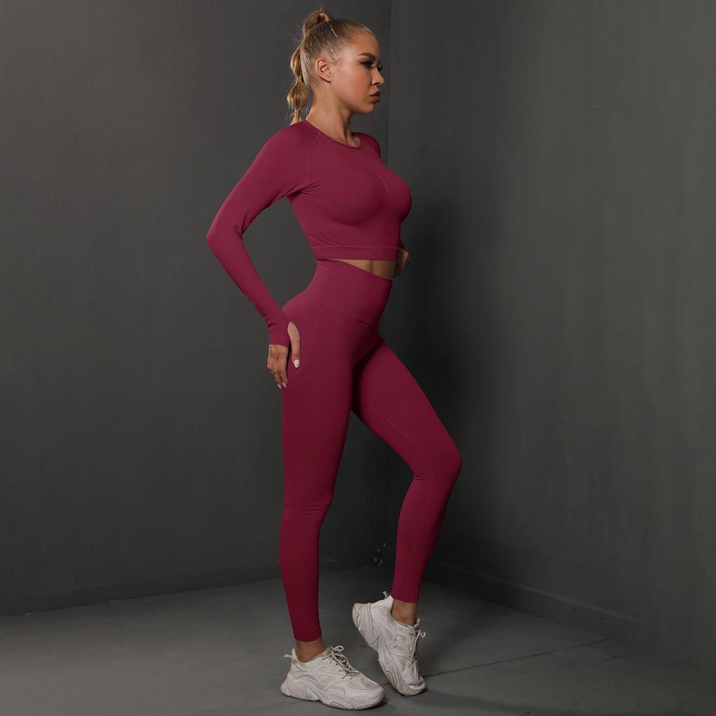 European-American Seamless Peach Lift Yoga Suit: Women's Two-Piece Running & Fitness Set.