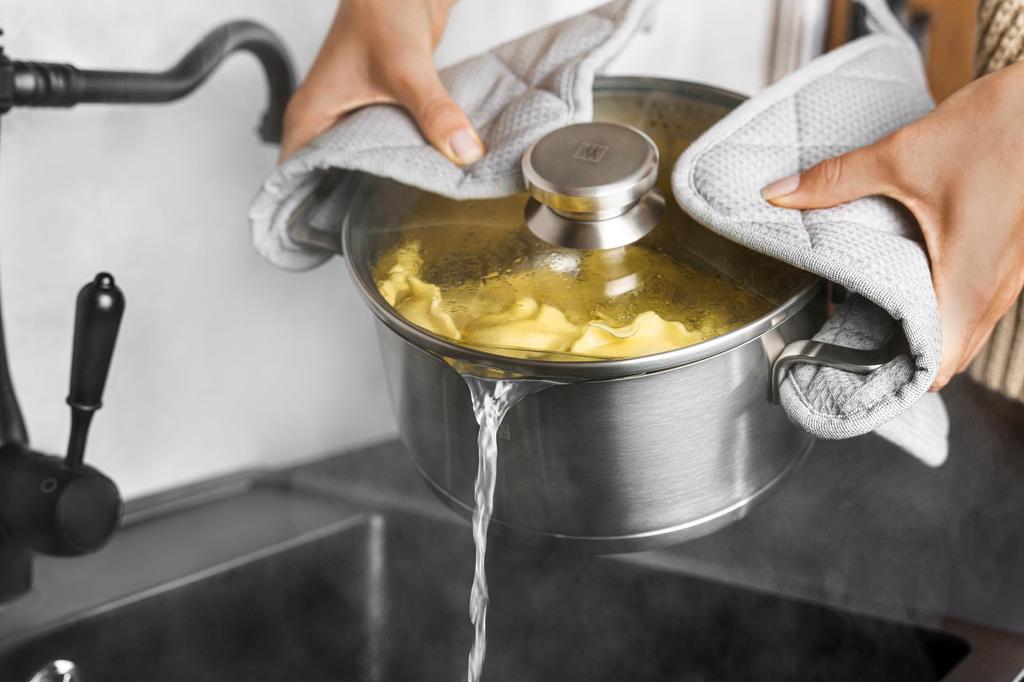 Горшок для тушения ZWILLING, дно из нержавеющей стали, совместимое с IH, японская кастрюля Pouristic "Pouristic 20 см", двуручная, 3-слойная, 3,0 л [Авторизованный продукт]