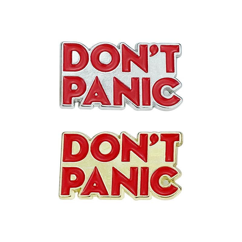 Алфавитная расписная брошь из сплава: Металлический значок 'НЕ ПАНИКУЙ' - Аксессуар на английском языке