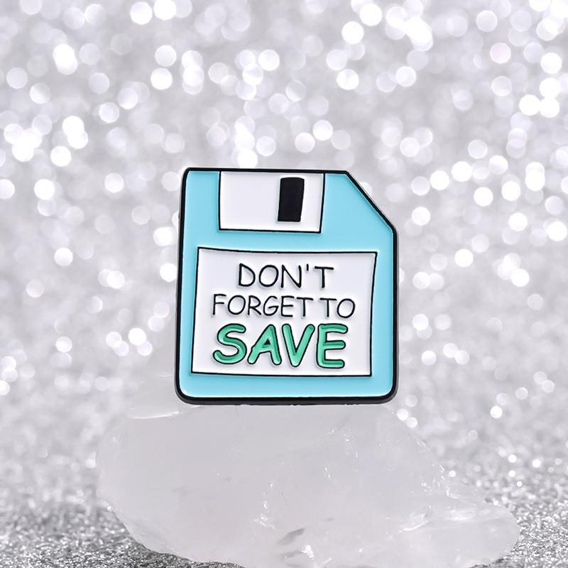 Stylish Qhxz26822684 Cartoon Brooch Colorful Alloy Pin For Creative Winter Statement Fashion