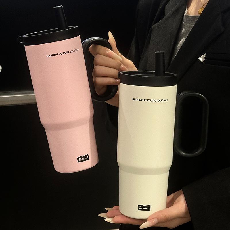 Unisex large capacity can be taken away from the car cup and carry the handle water cup