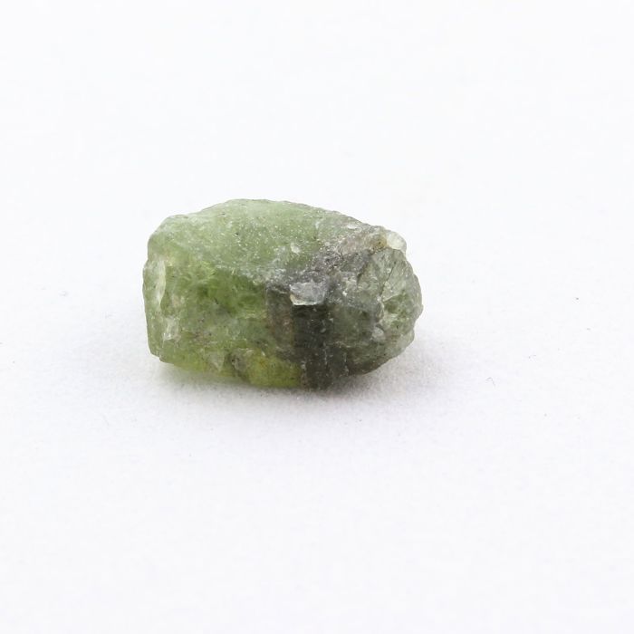 Pierres et Minéraux. Peridot. 3.385 ct. Almklovdalen, Vanylven, Norvège.
