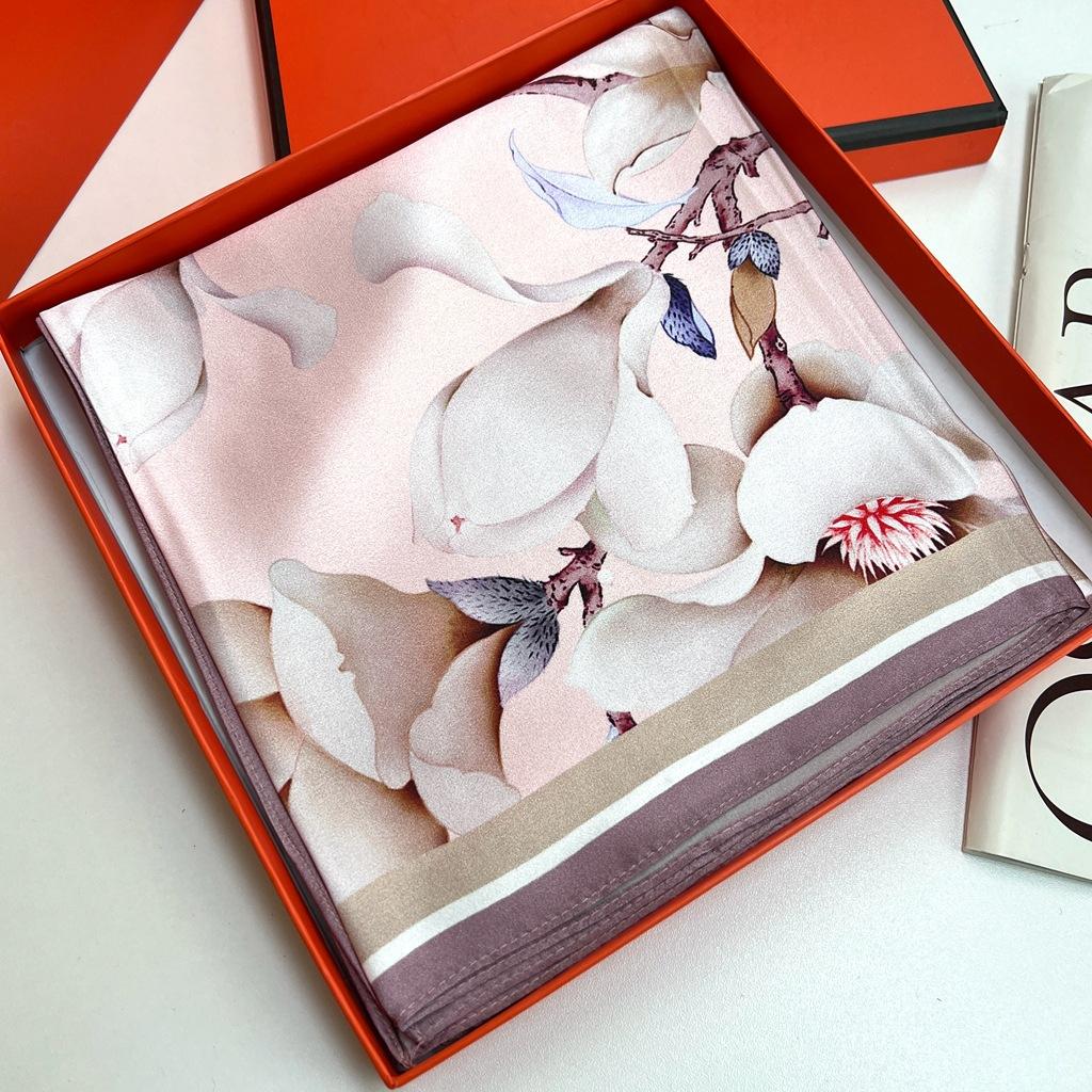 Versatile Silk Scarf Women'S Versatile Spring And Autumn Style Foreign Style Square Scarf Mom Mulberry Silk Scarf Gift