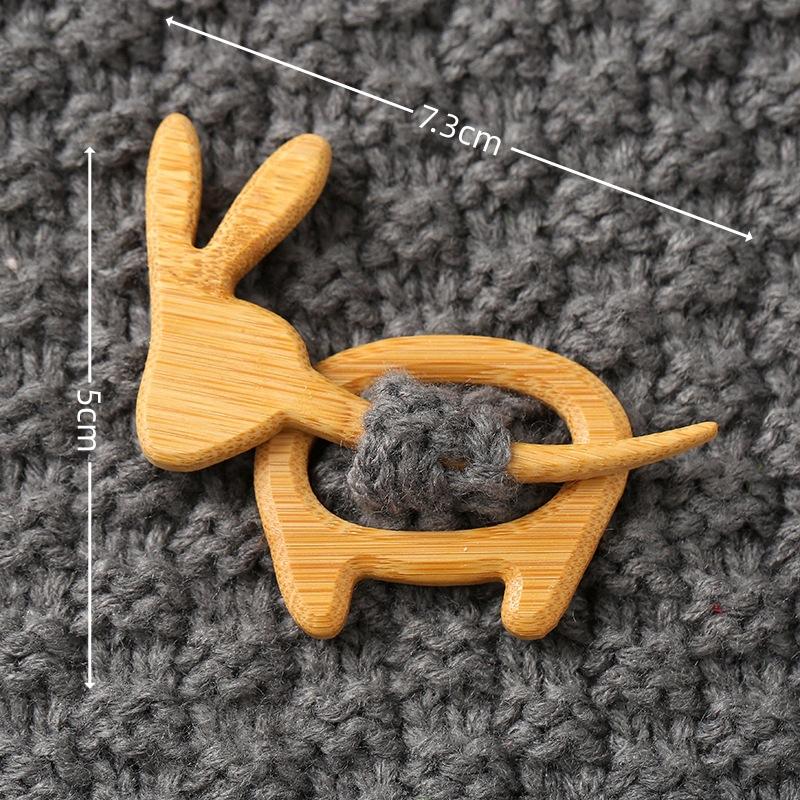 Brooch Pin with Woodenanimal Pattern