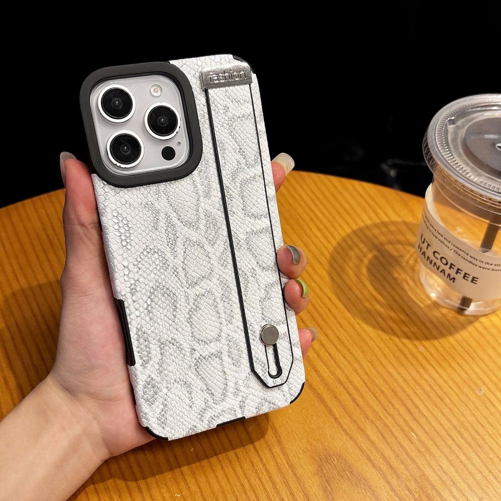 Built in Magnetic Snake Skin Pattern for IPhone 16 ProMax Phone Case for Apple 15 Wristband Holder Case