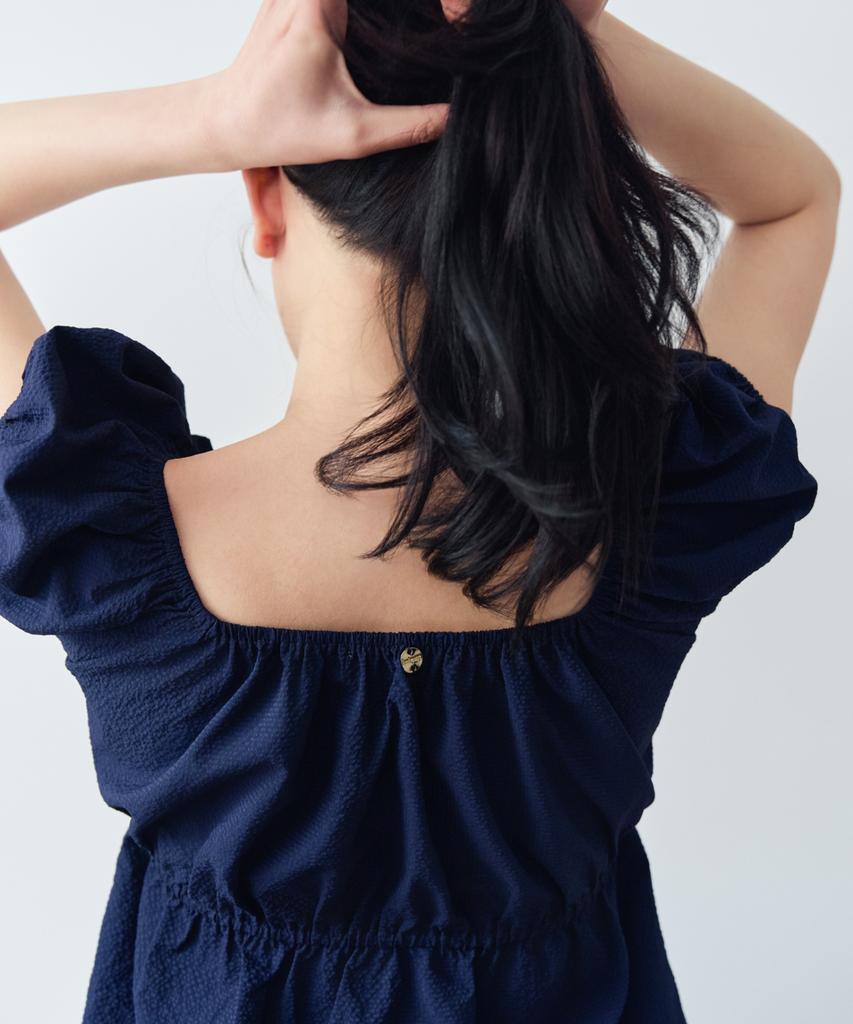 KNIZURE Puff Sleeve Shirred Blouse_Navy