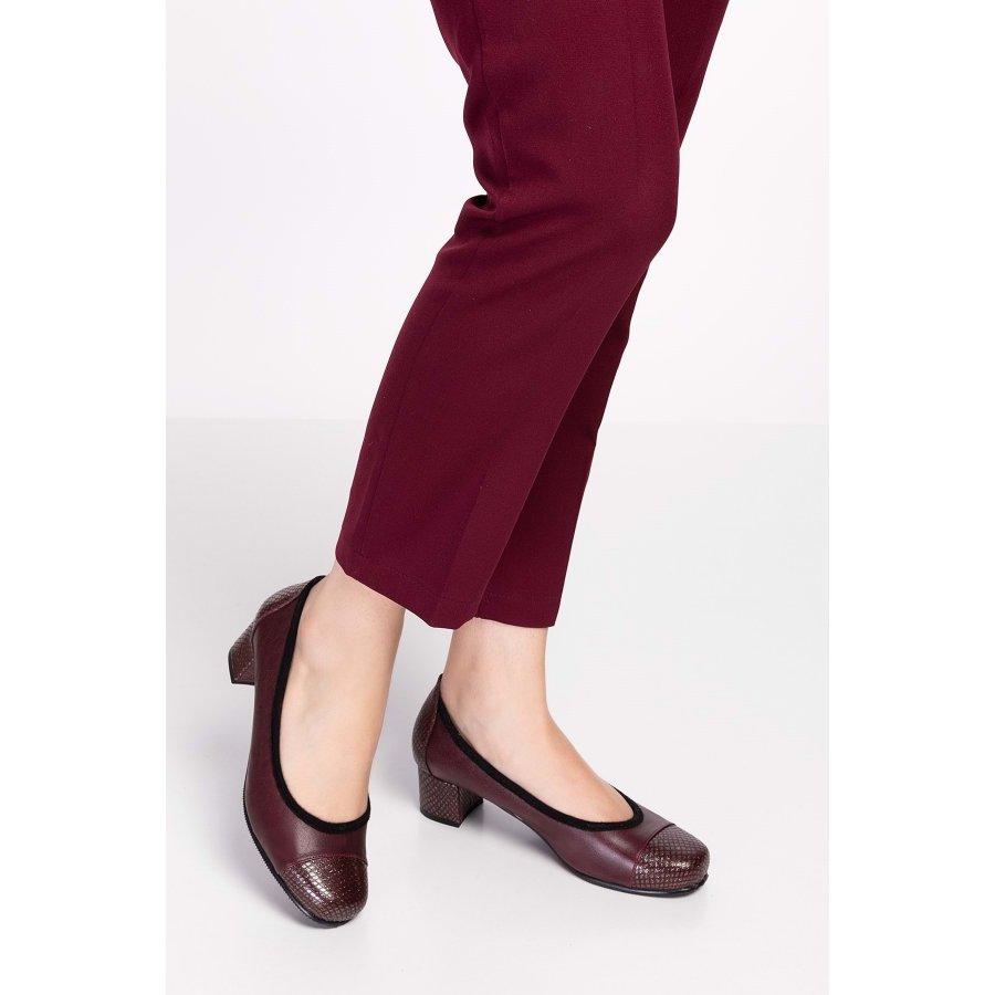 Женские классические туфли из натуральной кожи на массивном среднем каблуке