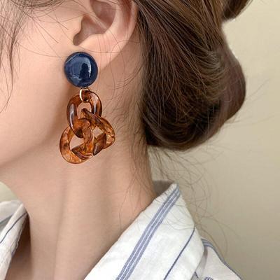 Крупные серьги-крендели от Риппон