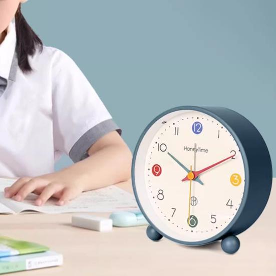 Yousheng Analog Alarm Clock with Night Light Non-Ticking Silent Battery Operated Bedroom Desktop Digital Quartz Clock Children Students Birthday Gift