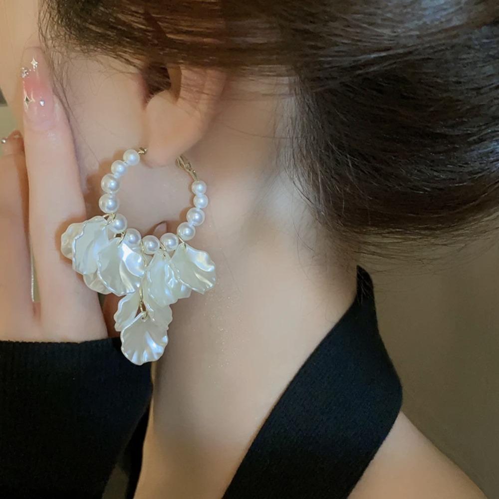 Серьги-кольца с лепестками ракушек, белые серьги-капли с кисточками, элегантные жемчужные серьги, женские