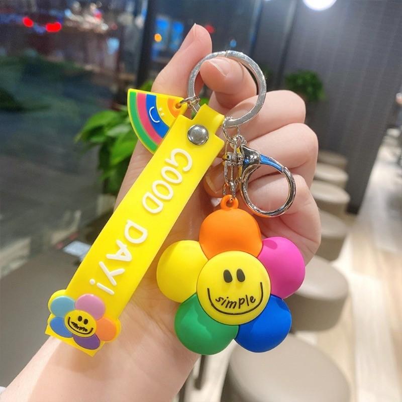 Personalized Creative Colorful Smiley Face Flower Keychain Cute Cartoon Car Key Pendant