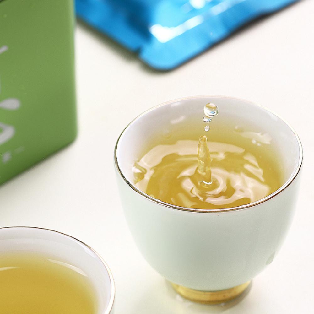 Юньнаньский пуэр сырой чайный пирог листовой чай в железной банке 104 г (8г * 13 шт.)