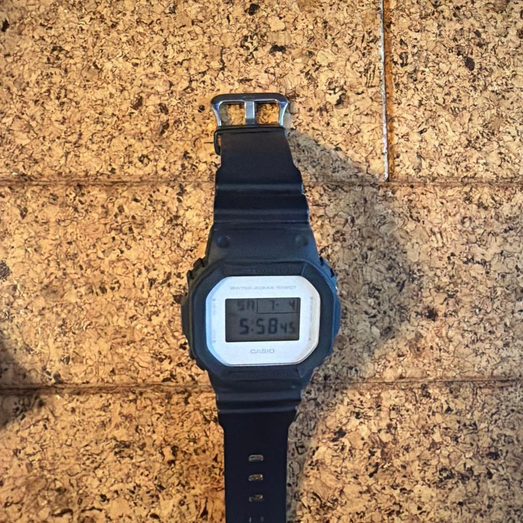 Б/у основной корпус CASIO G-SHOCK DW-5600LCU