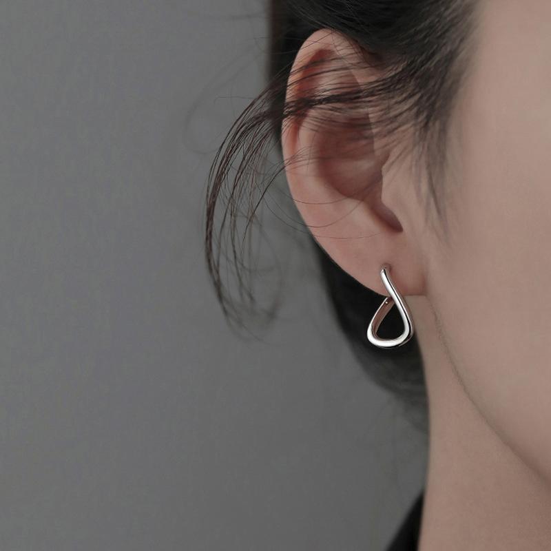 1Pair  Vintage Simple Circle Hoop Stud Earrings For Women Accessories Trend Personality Twisted Geometric Design Jewelry