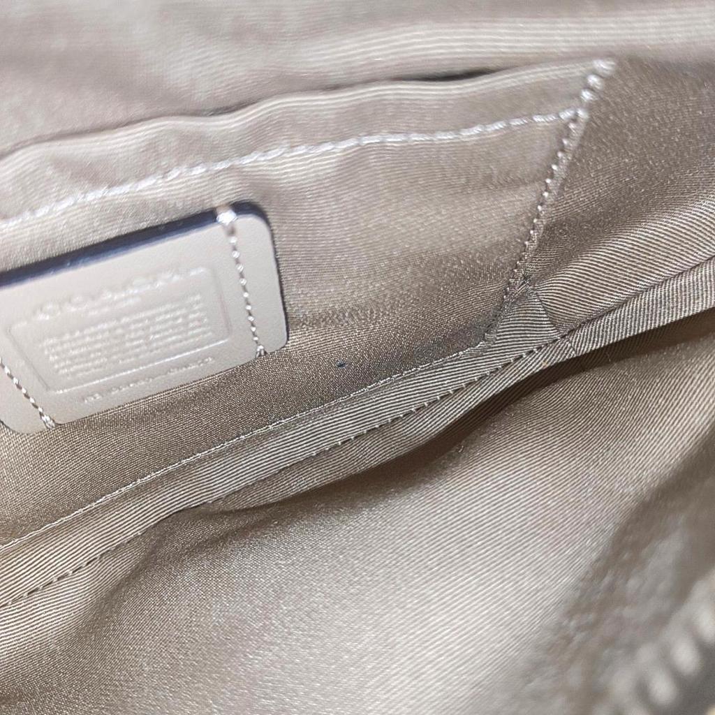 [Б/У] Сумка через плечо полумесяц Payton 21 Classic Monogram на молнии из ПВХ-кожи - Отличное состояние #DDBKMQ