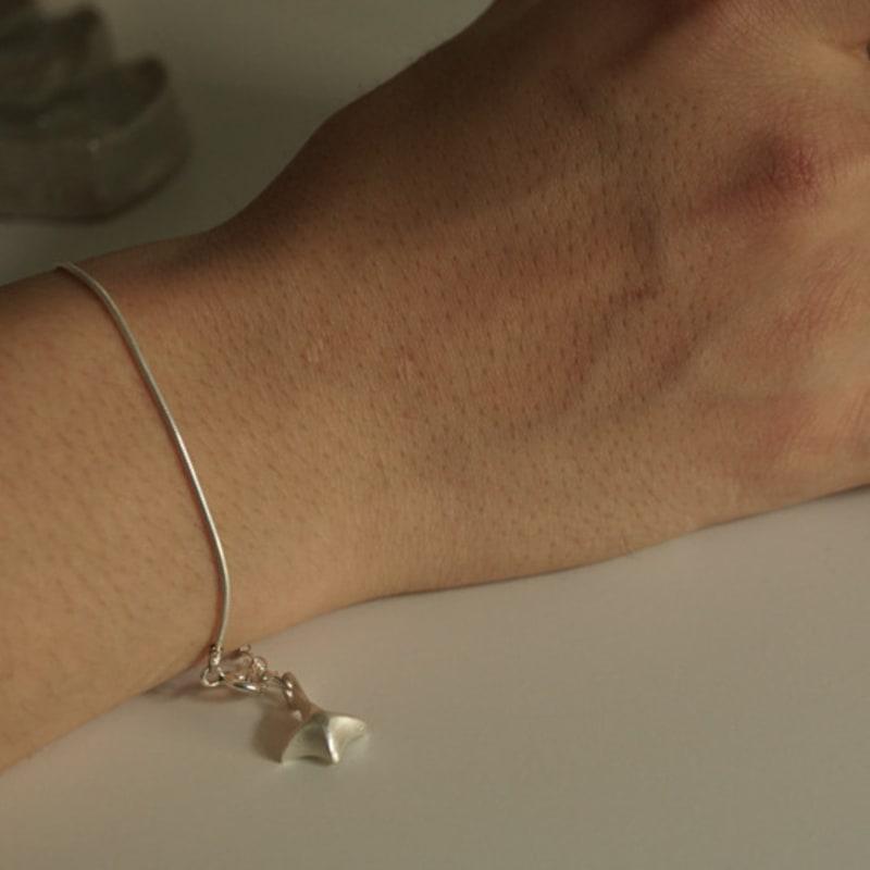 vacactsilver one pointed bracelet