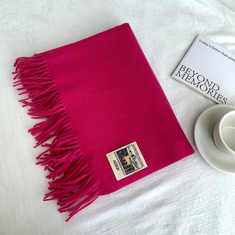 A Winter-specific, All-color, Multifunctional Scarf with A Soft Texture, Resembling The Feel of Cashmere, Providing Warmth and Protection.