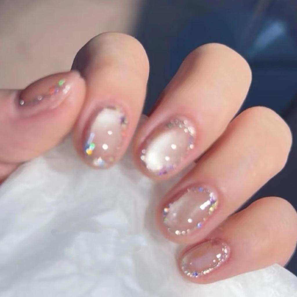 Ослепительное кольцо «Звезда»: Нежно-розовые ногти-накладки «кошачий глаз» с блестками-звездочками и девичьим сердечком