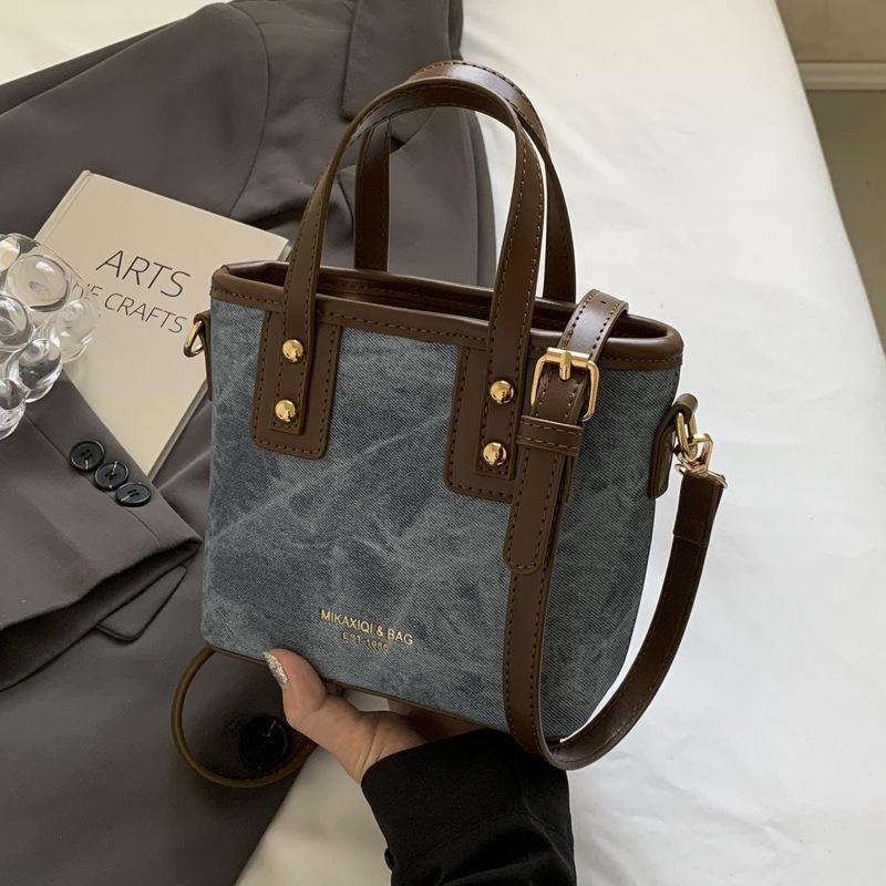 Нишевая сумка премиум-текстуры 2025 новая женская сумка универсальная ретро на плечо сумка-мессенджер модная портативная сумка-ведро