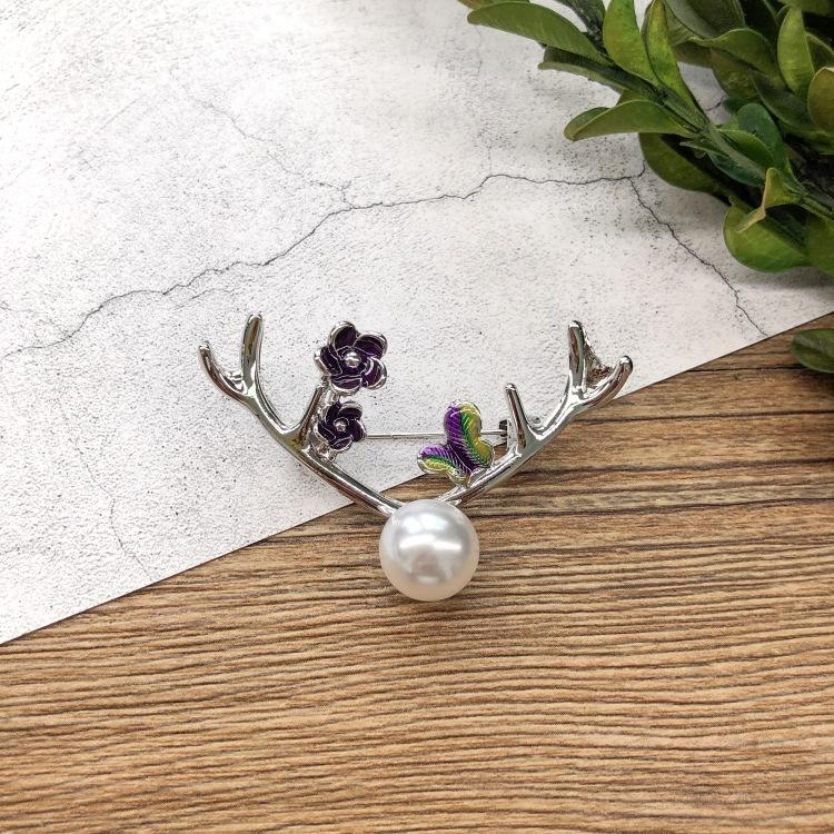 Forest Retro Fairy Tale Versatile Brooch Bee Pearl Temperament Brooch Pin Coat with Accessories