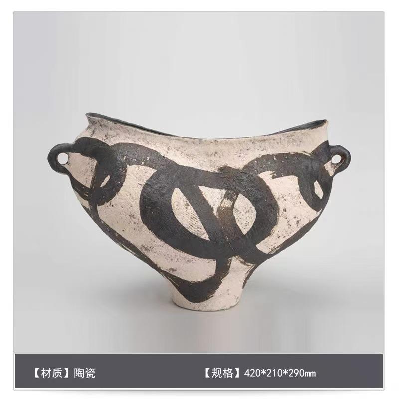 Resin Handicrafts Golden Geometric Sculpture Ornaments Hollowed-out Tree Holes Twisted Statue Home Decoration Accessories