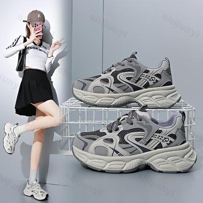 Мода 2025 Весна Новая Женская Обувь Нескользящая Повседневная Обувь Дышащая Сетка Удобные Кроссовки На Шнурках Увеличение Роста Вулканизированная Обувь