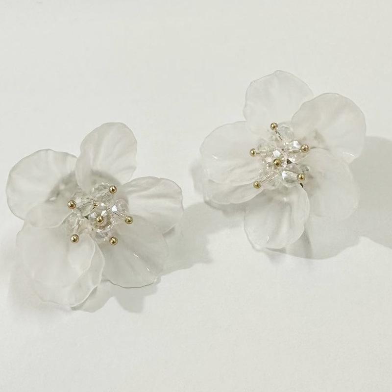 Temperament Exaggerated Flower Crystal Petal Stud Earrings Superfairy White Simple Personalized Earrings Ear Jewelry