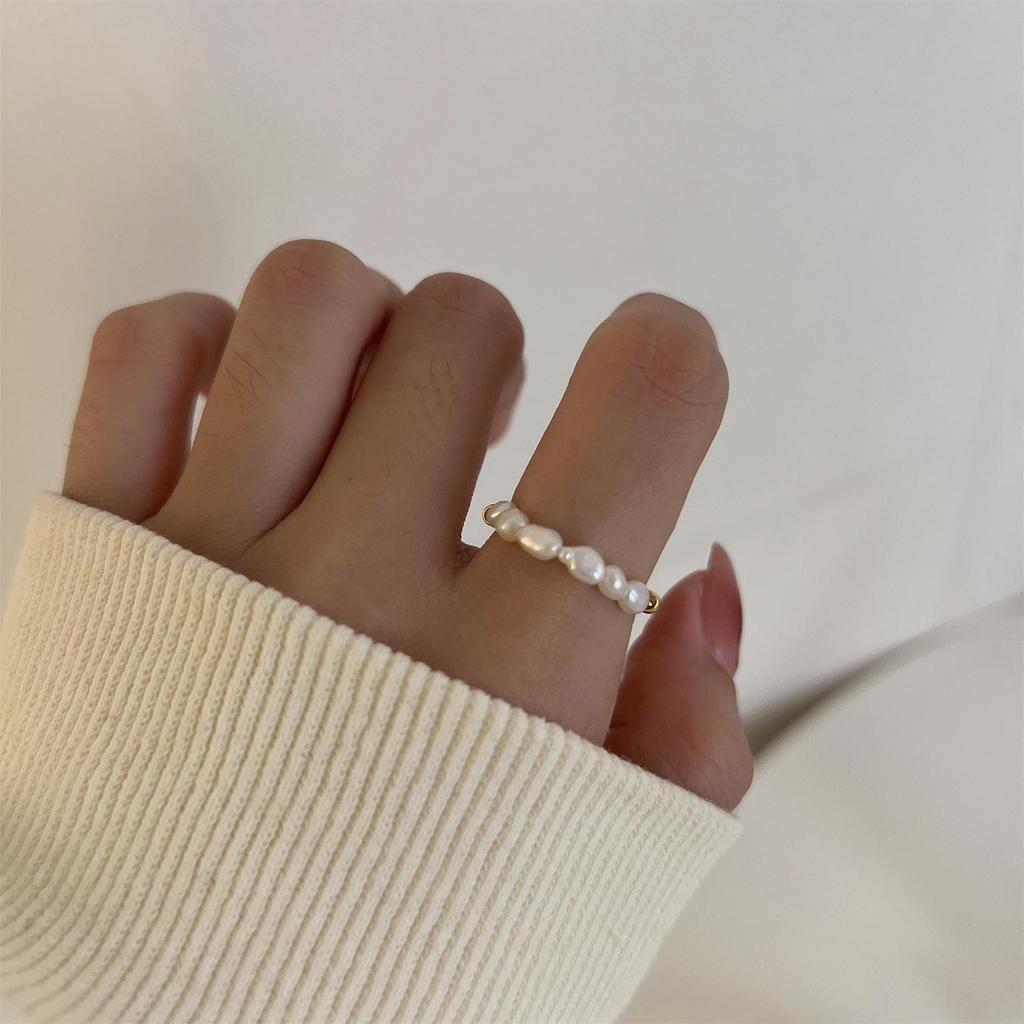 Регулируемое эластичное кольцо с пресноводным жемчугом - стиль French Niche