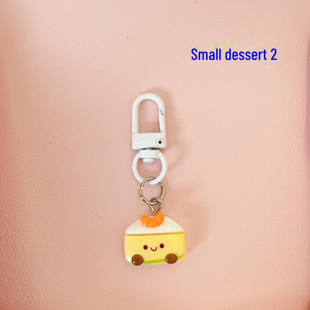 Милый брелок-подвеска в виде мультяшного торта — идеально подходит для студентов, пар и друзей