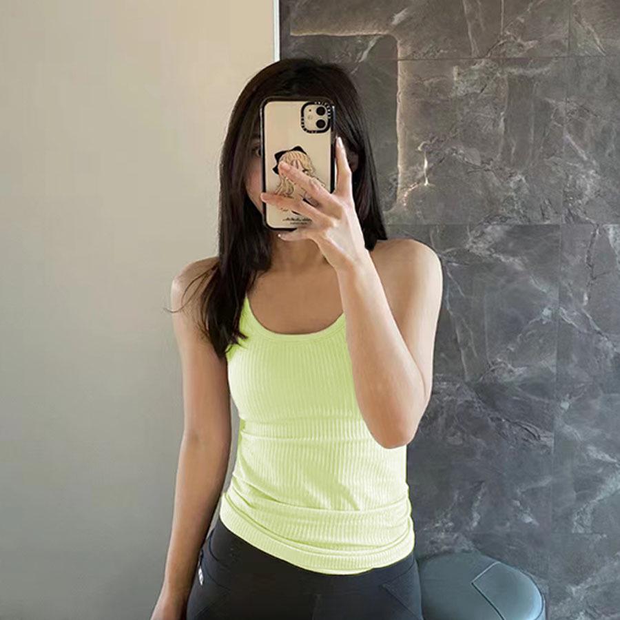 Женская майка для йоги EBB TO STREET удлиненной длины с вырезом-борцовкой и нагрудными вкладышами