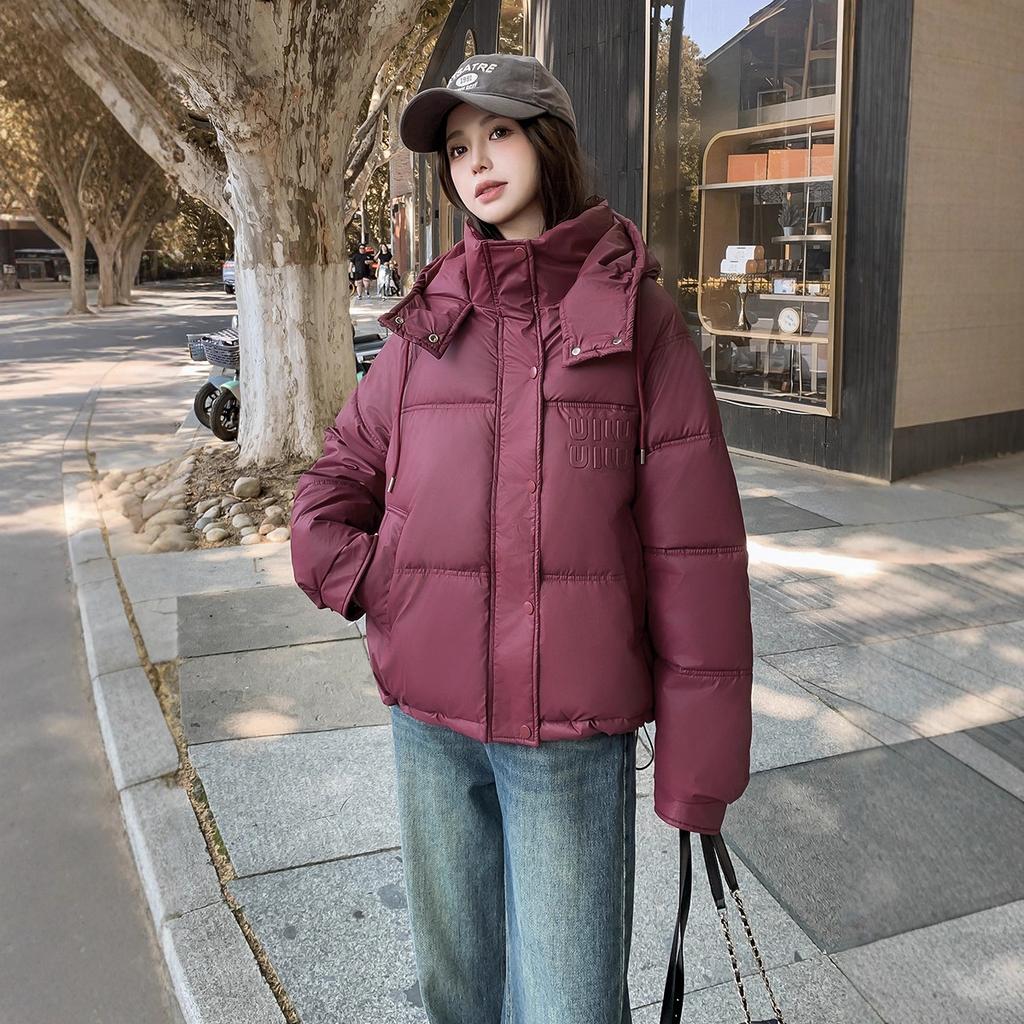 Не требующая стирки короткая пуховая куртка из ПУ кожи с лейблом, женская зимняя новинка, одежда-хлеб, короткое стеганое пальто