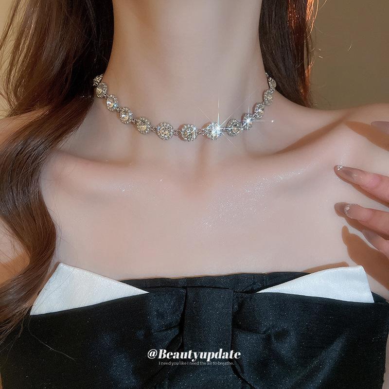 Vintage Teardrop Rhinestone Colorful Necklace: Retro High-End Clavicle Chain Court Style Choker for Women