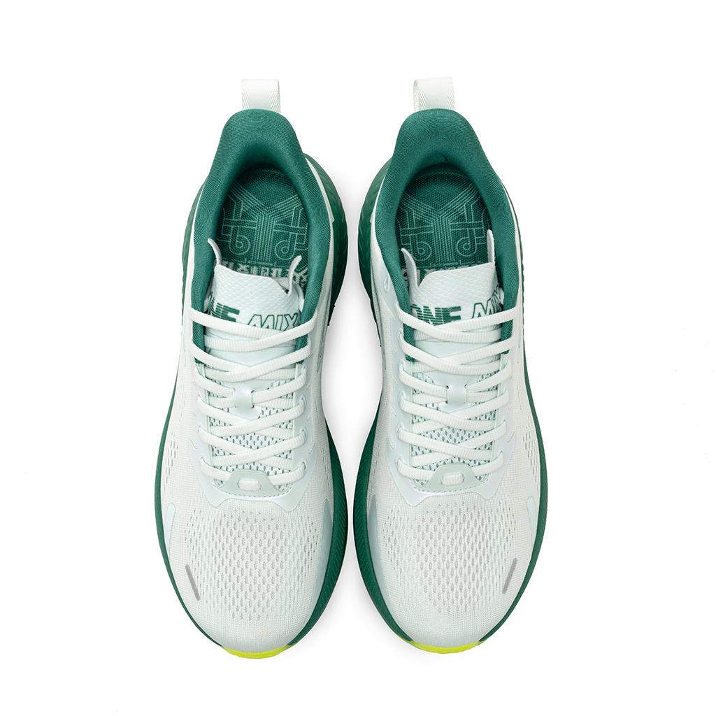 Мужские кроссовки ONEMIX на амортизирующей подошве