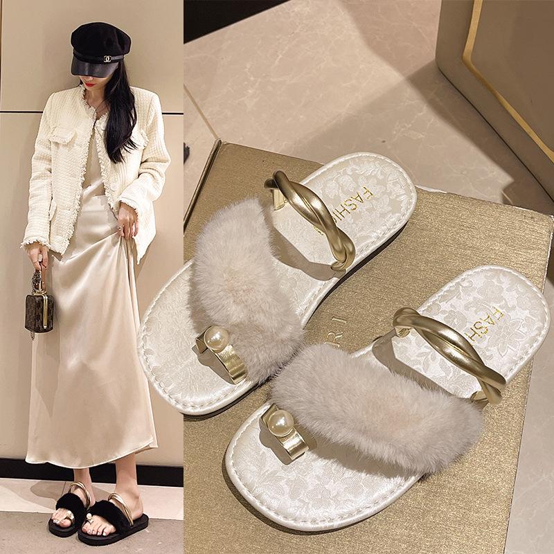 Niche High-end Flat-bottomed Slippers for Women's Outerwear 2025 Summer New Fashion Casual Cover Toe Beach Sandals