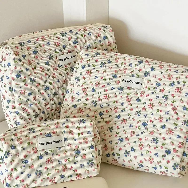 Storage Makeup Case Bags Women's Lovely Floral Stitching Corduroy Cosmetic Bag for Skin Care Ltems Lipsticks Accessories