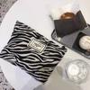 Большая женская косметичка с узором «зебра», холщовая косметичка на молнии, дорожная косметичка, органайзер для хранения косметики, клатч, косметичка