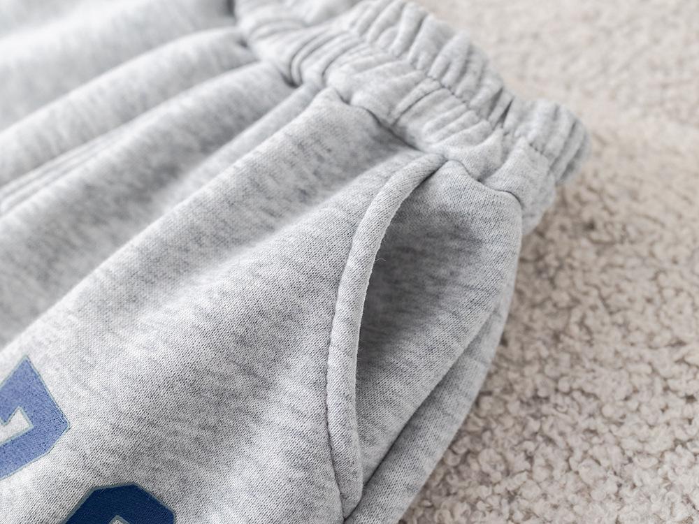 Трендовый флисовый свитшот с молнией до середины и сумка кроссбоди для мальчиков на осень/зиму 2025