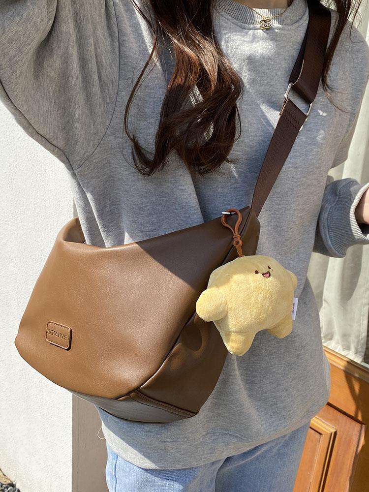 Большая вместительная сумка для женщин, повседневная и универсальная, нишевая сумка-тоут, студенческая сумка-седло через плечо