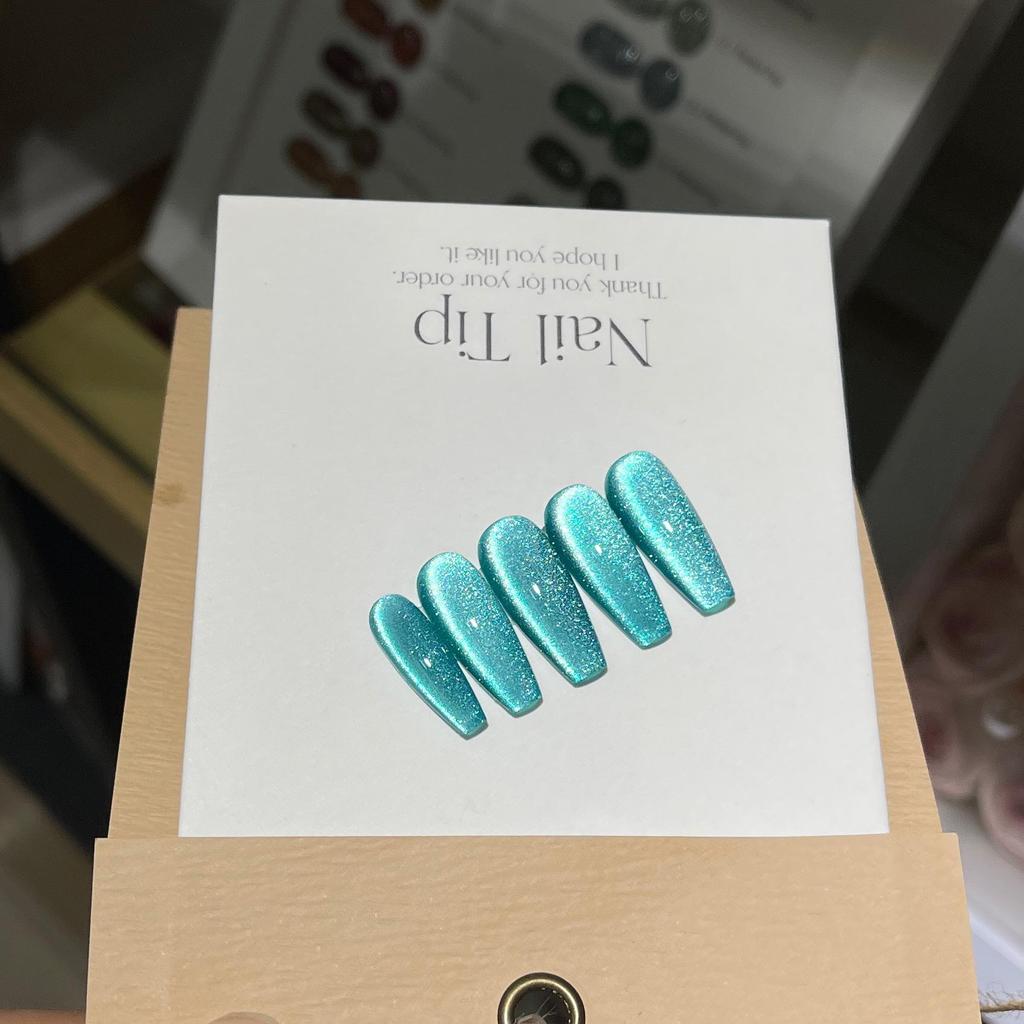 Гель-лак для кошачьего глаза Crystal Green - Градиент от холодного изумрудного до лазурного Мальдив