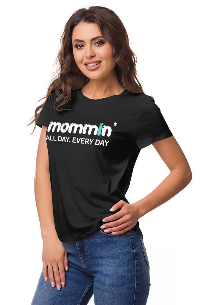 Inkmeso Футболка с круглым вырезом и коротким рукавом Mommin All Day Every Day с графическим принтом