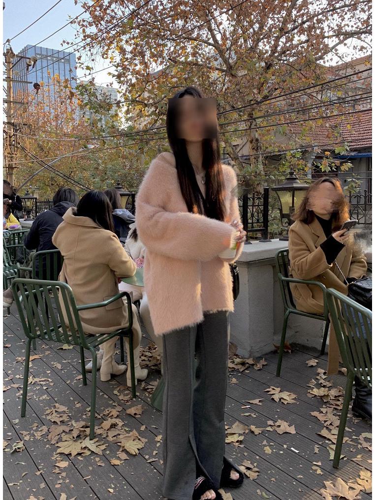 Женский осенний пуловер с V-образным вырезом и открытыми плечами – Нежный, свободный, белый вязаный топ с длинными рукавами